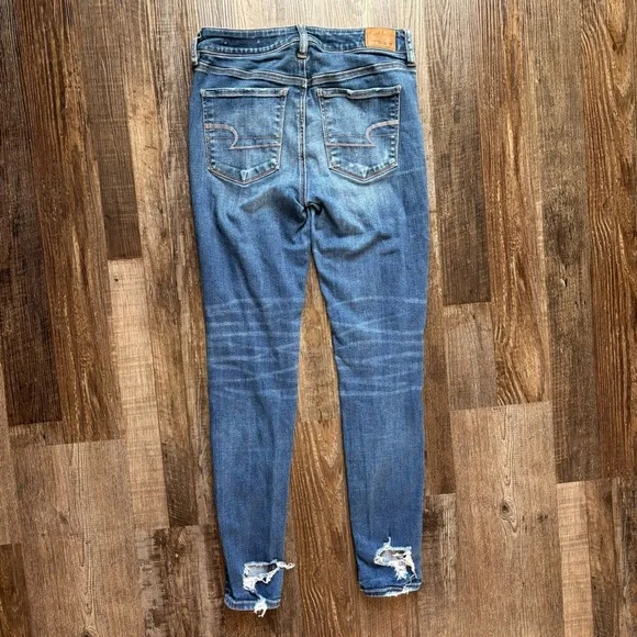 American Eagle Women's Distressed Blue Jeans, size 6 - Picture 2 of 3